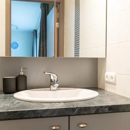 아파트 Met Zwembad In Neoportus 니우포르트