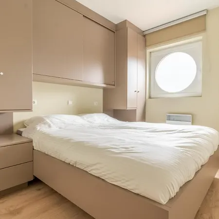 Met Zwembad In Neoportus 아파트 *